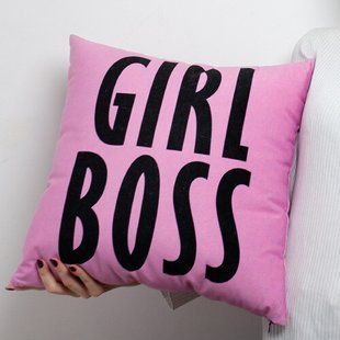 Декоративна подушка з оксамитової тканини з принтом &laquo;Girl boss&raquo;, 45&times;45 см 45BP_20F002 фото