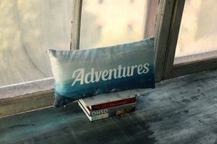 Декоративная подушка из бархатистой ткани с принтом &laquo;Adventures&raquo;, 50&times;24 см 52BP_TFL022 фото