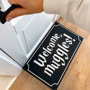 Придверний килимок з принтом з принтом &laquo;Welcome, muggles!&raquo; з декоративним друком, 45&times;75&times;0.4 см KOV_20S045 фото