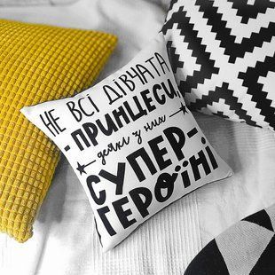Декоративна наволочка з габардину з принтом &laquo;Не всі дівчата принцеси, деякі з них супергероїні&raquo;, 30&times;30 см 3N_21M022 фото