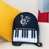 Міський жіночий рюкзак Музика. Клавіші та скрипічний ключ