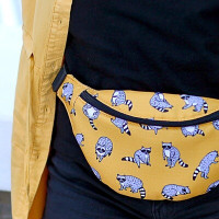 Сумка бананка BUMBAG Єнотики на жовтому фоні